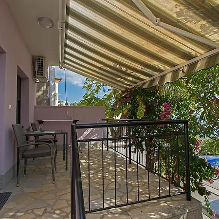 App 100m From The Sea, 077