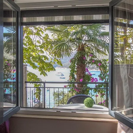 App 100m From The Sea, 077 *