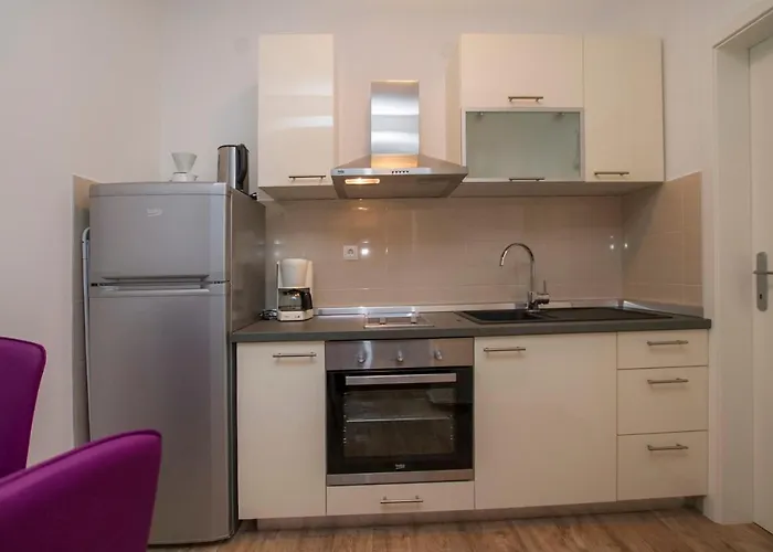 App 100m From The Sea, 077 * 라벡