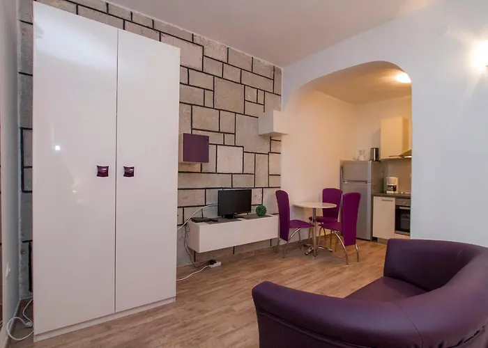 App 100m From The Sea, 077 * 라벡