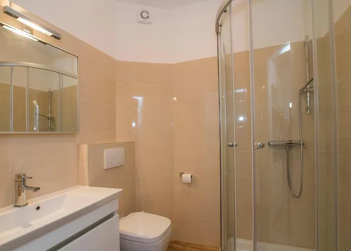 App 100m From The Sea, 077 *