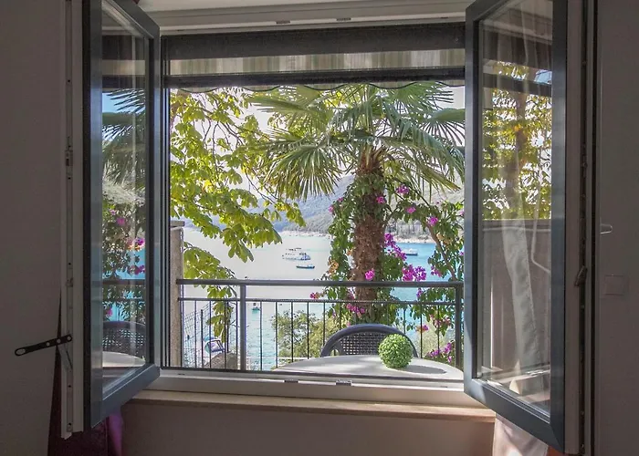 App 100m From The Sea, 077 *